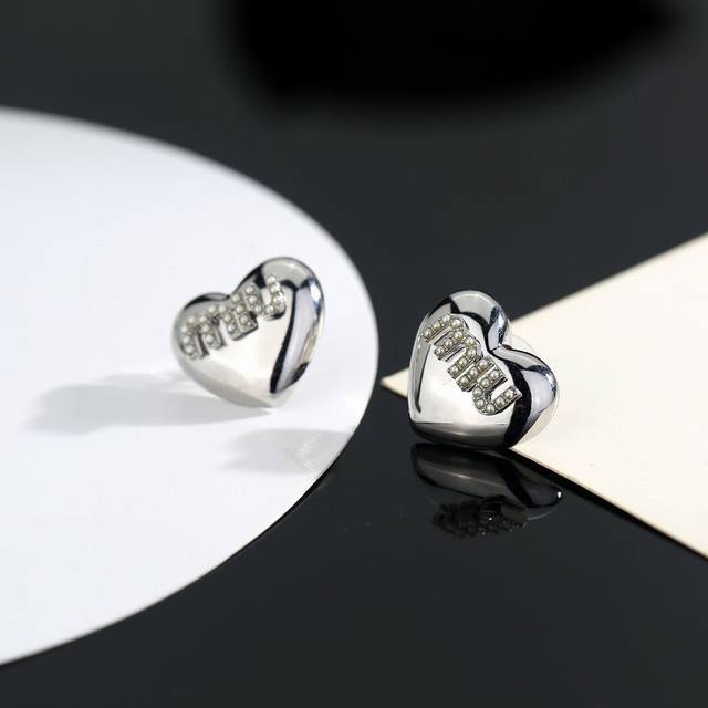 Miu Miu Heart Peach Stud Earrings - Original material sterling silver needles wi