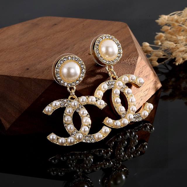 Exactly the original Chanel earrings from the newest collection! High-end custom