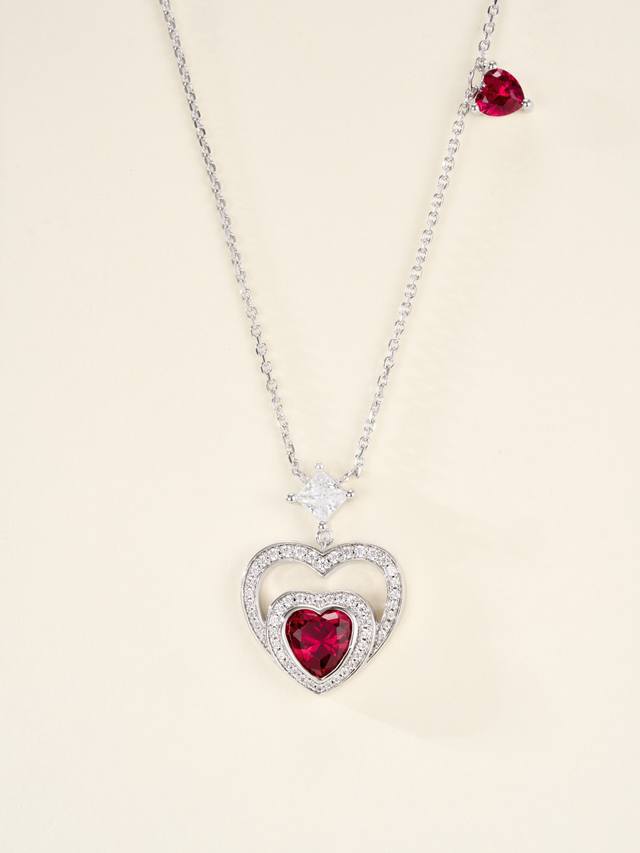 The Fred Pretty Woman high jewelry necklace, with its openwork heart and bright
