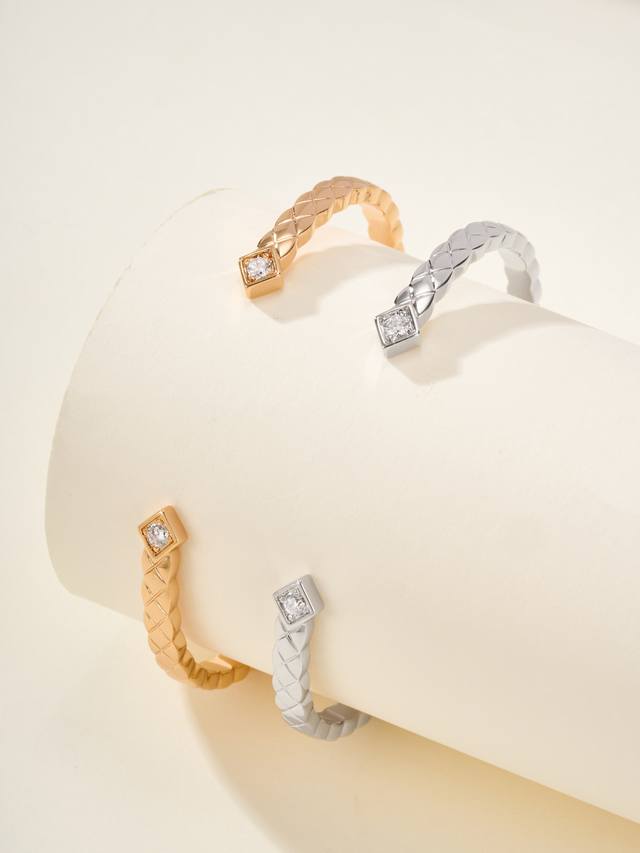 Coco Crush bracelet. We create a one-to-one replica of the original, ensuring pe