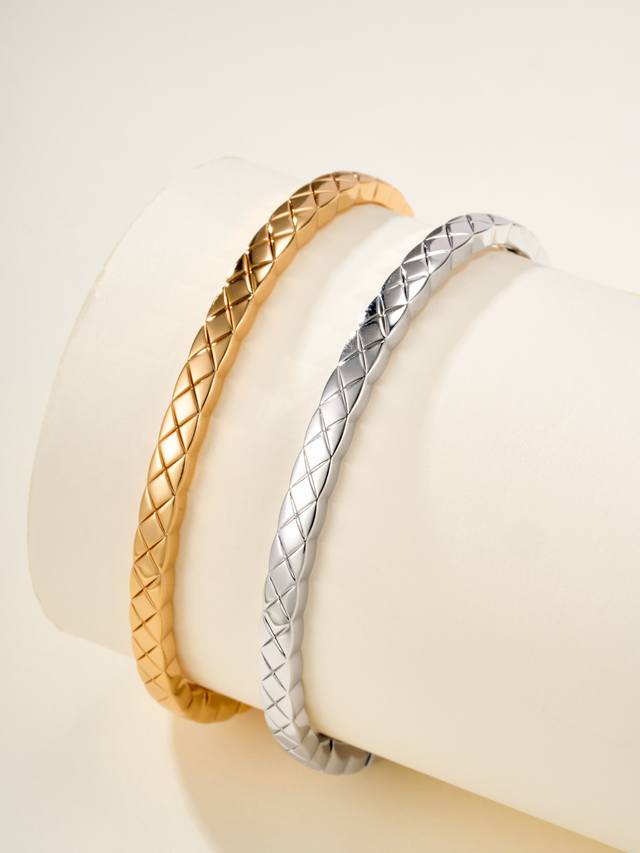 Coco Crush Slim Diamond Pattern Bangle, Size 17 (Ddd) The long-awaited slim Coco