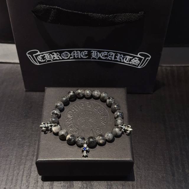 New boutique quality Chrome Hearts retro multi-element cross bracelet. The embos