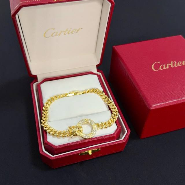 Cartier Panther Head Diamond Bracelet, High-End Custom Version. Featuring a diam