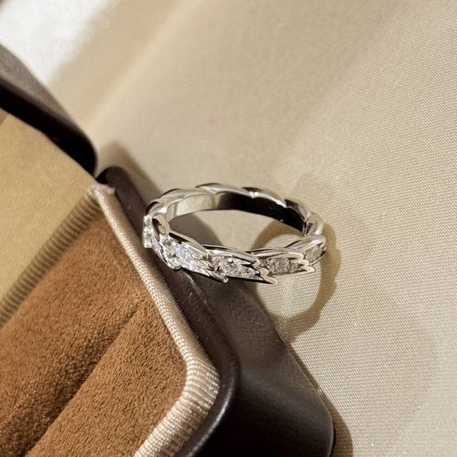 A6856 Independent designer's new wing-shaped diamond ring, full of geometric bea