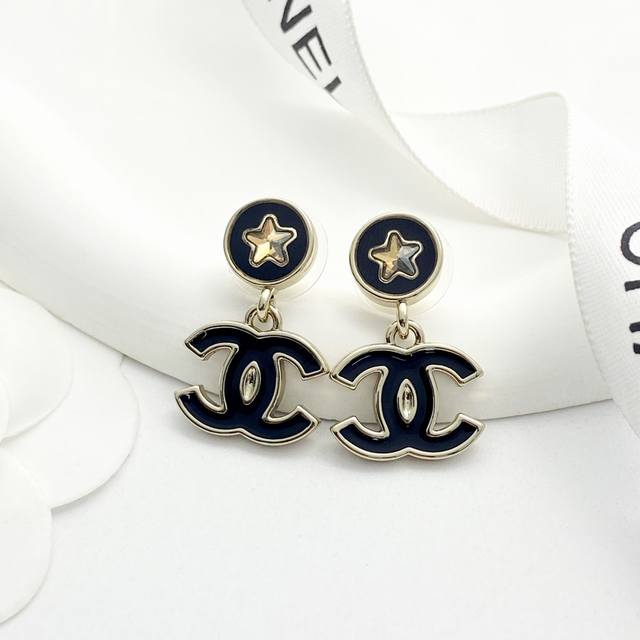 Today's New Arrival Code E3228 0246825 Chanel earrings, a hot-selling style, new
