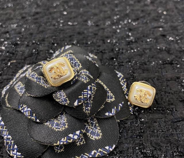 Code E982 0748945 Chanel-style earrings, hot-selling new arrival! Exclusive high