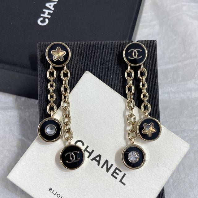 Xe0186 Ch Nel Five-pointed star tassel enamel double C earrings are incredibly p