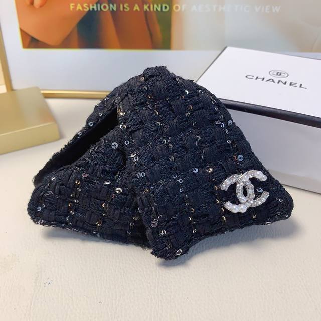 Chanel Mini Hair Clip Chanel Hair Clip Triangular Chunky Wool Sequin Claw Clip E