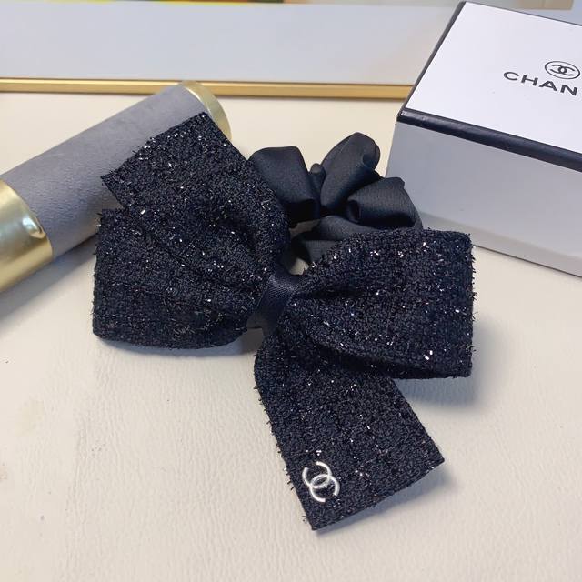 Chanel Mini Hair Tie (Ddd) Chunky nylon bow hair tie, a delicate and versatile e