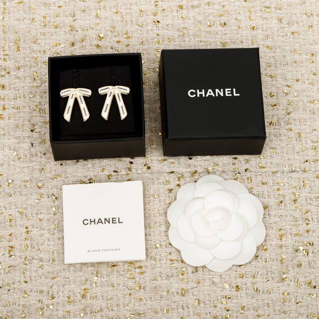 250552 Our absolute must-have vintage item! Black Letter White Ribbon Bow Earrin