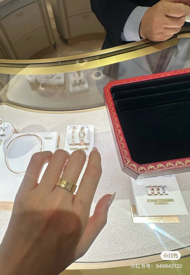 Cartier Love series ring, a very delicate little ring, simple yet unique, and ve