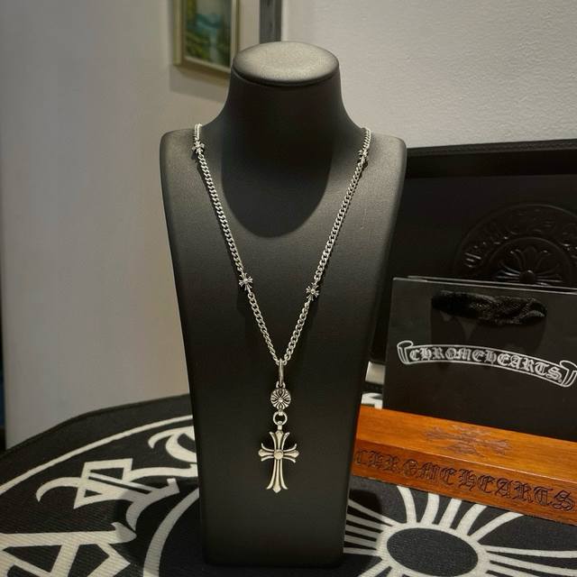 Exclusive quality Chrome Hearts classic retro cross flower necklace with cross p