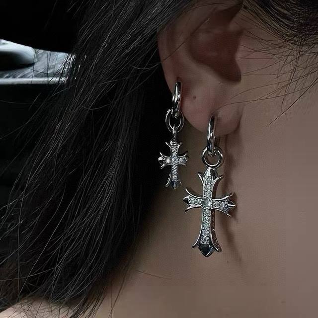 New boutique quality Chrome Hearts classic retro cross diamond stud earrings. Th