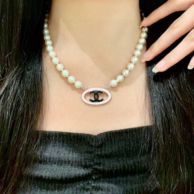 Chanel pearl double C necklace, same style as in boutiques (Ddd)