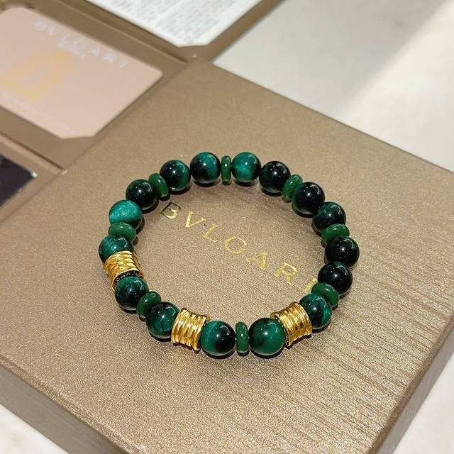 Bulgari Divas' Dream bracelet in V gold. This natural tiger's eye bracelet is in