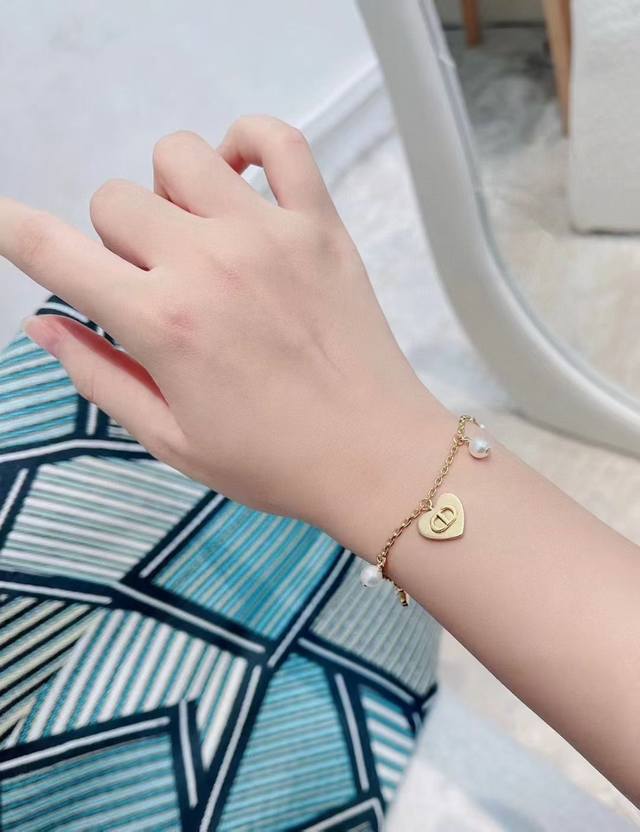Today's New Arrival Code H583 0257820 Dior Bracelet Hot Selling Item! Dior Cd He