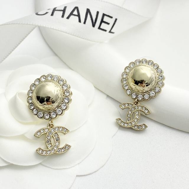 Today's New Arrival Code E3227 0247825 Chanel earrings, a hot-selling style, now