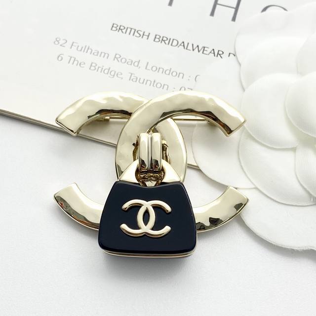Code A565 0267820 Chanel brooch, a hot-selling style, newly arrived, consistent
