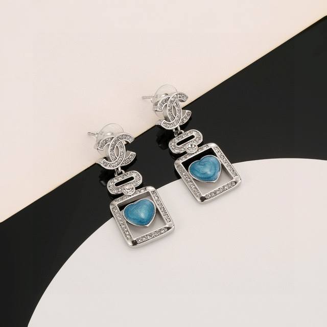 Exactly the original Chanel perfume bottle earrings, high-end custom-made origin