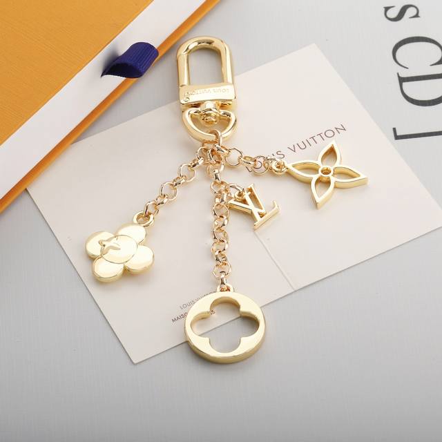 New Multi-Element Metal Keychain Pendant LV Monogram Keychain Pendant, made of m