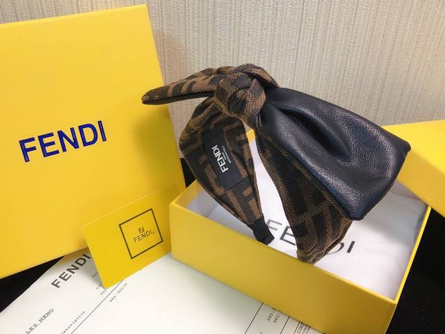 New Arrival: Fendi's New Classic Bestselling Half-Leather Logo Headband (Ddd)