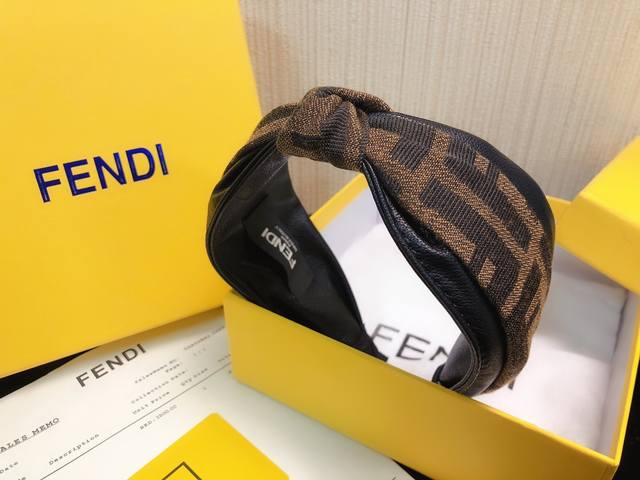 New Arrival: Fendi's classic and best-selling headband - a versatile and timeles