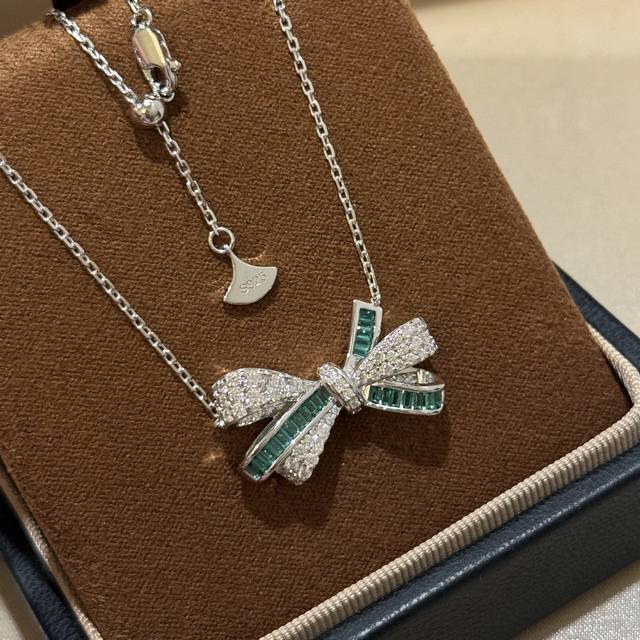 S0074 Graff's classic green trapezoidal diamond bow necklace exudes boundless en