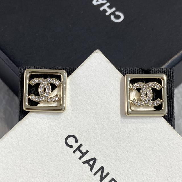 Xe0918 Square Double C Stud Earrings This season's must-have hot item 25K new st