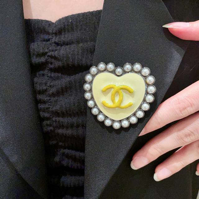 Chanel Heart Pearl Double C Brooch Ddd