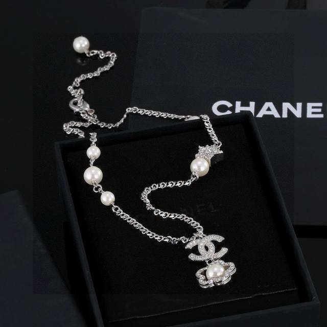 Ch Nel New Camellia Necklace (Ddd) This necklace is an absolute must-have for a