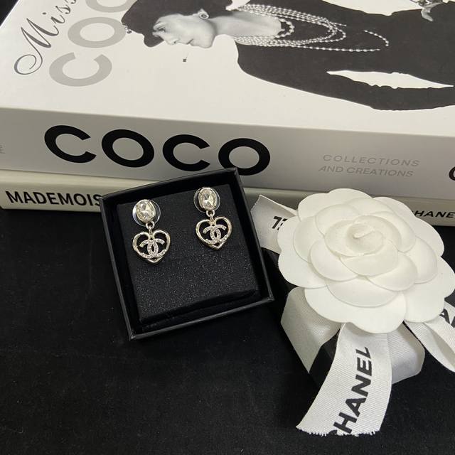 Chanel Heart-Shaped Openwork Earrings The details are so exquisite, I'm keeping