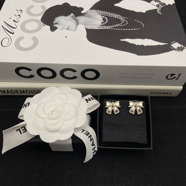 Chanel Double C Bow Earrings Classic Style A sophisticated look that suits anyon