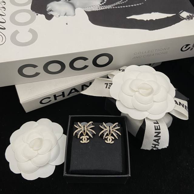 Today's Recommendation: Chanel 25B Bow Diamond Stud Earrings Sweet, Cool, and Gi