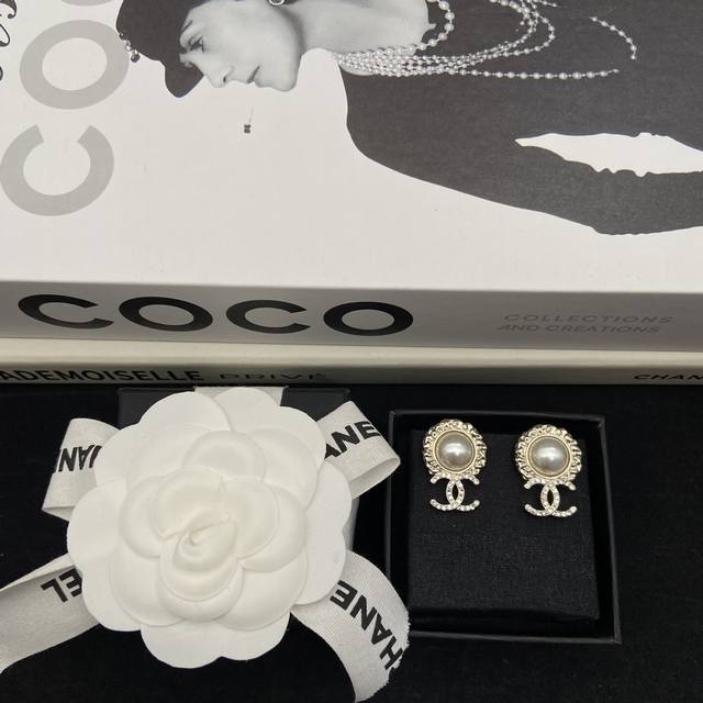 Chanel Court Style Earrings Retro Elegance Must-Have Ddd