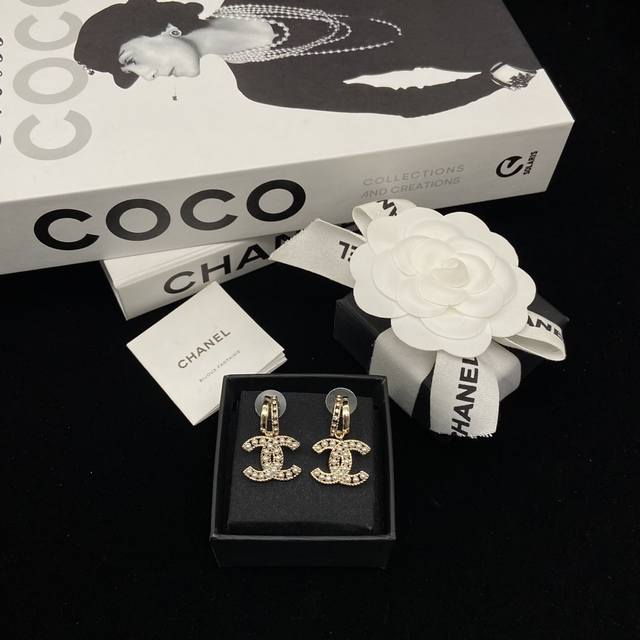 Peach Heart Double C Pearl Stud Earrings with Hook Design (Ddd) - Exclusive Real