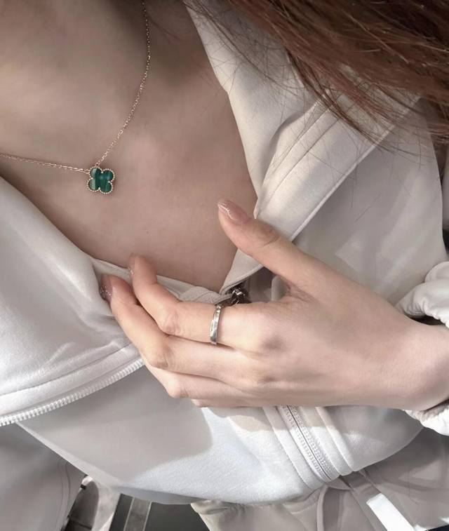 V gold material Vca gold four-leaf clover single flower malachite necklace Ddd