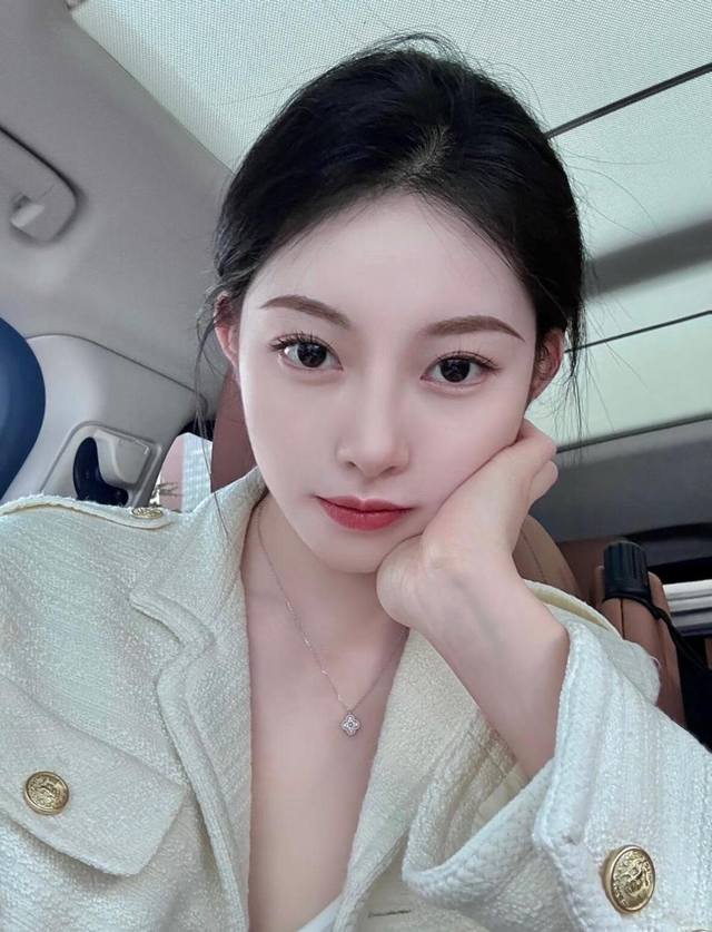 V gold material Vca mini four-leaf clover diamond-encrusted single flower neckla