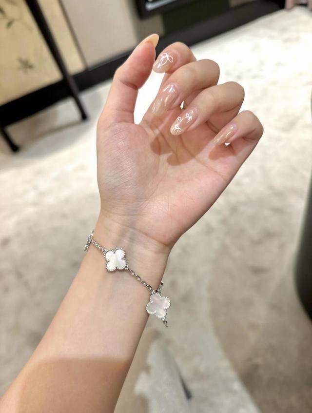 V gold material Vca white mother-of-pearl four-leaf clover five-flower bracelet