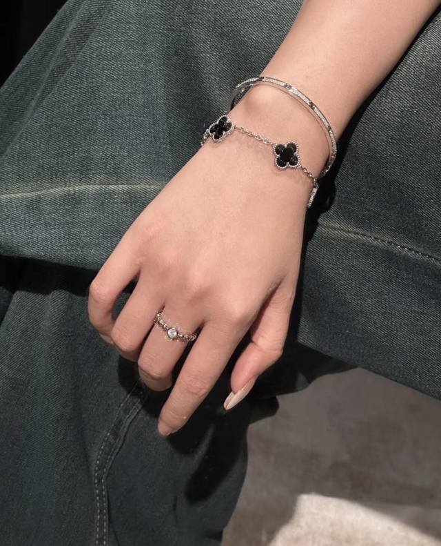 V gold material Vca black agate four-leaf clover five-flower bracelet Ddd