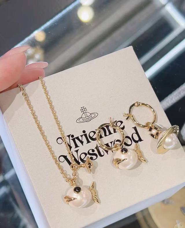 Earrings by Vivienne Westwood. What is Happy Planet? Come, this is Happy Planet!