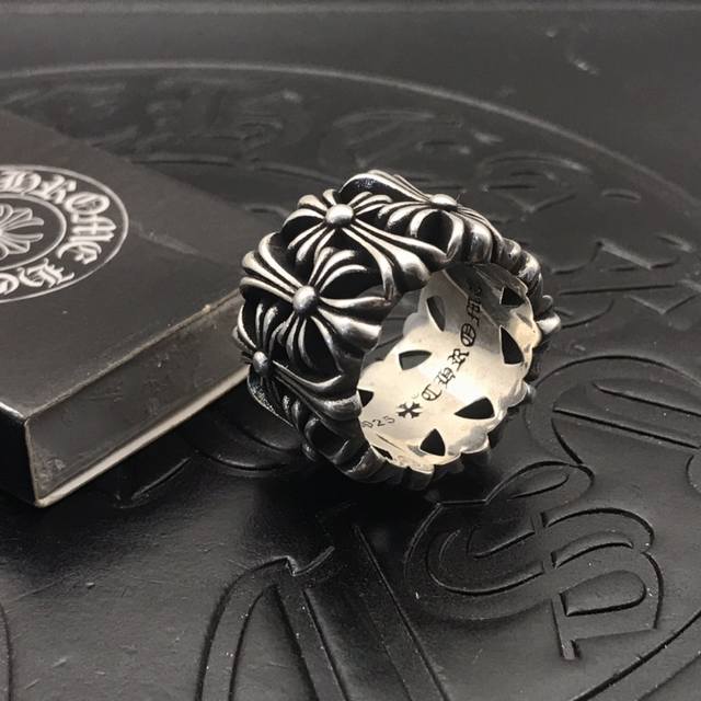 High-quality replica Chrome Hearts burial ring. Compared to the thin and flat co