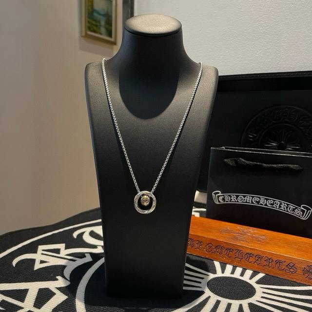 New boutique quality Chrome Hearts classic retro necklace with a unique round pe