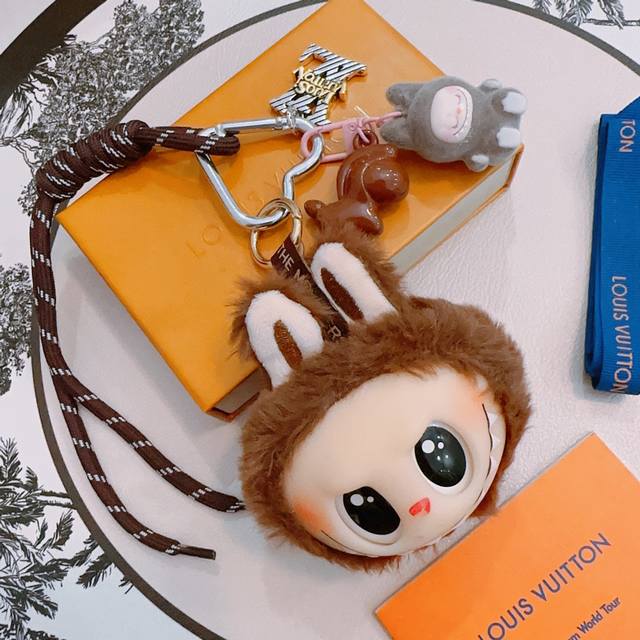 New Arrival: LV Collaboration Keychain, LV Bag Buckle, Latest Bag Charm, Higher
