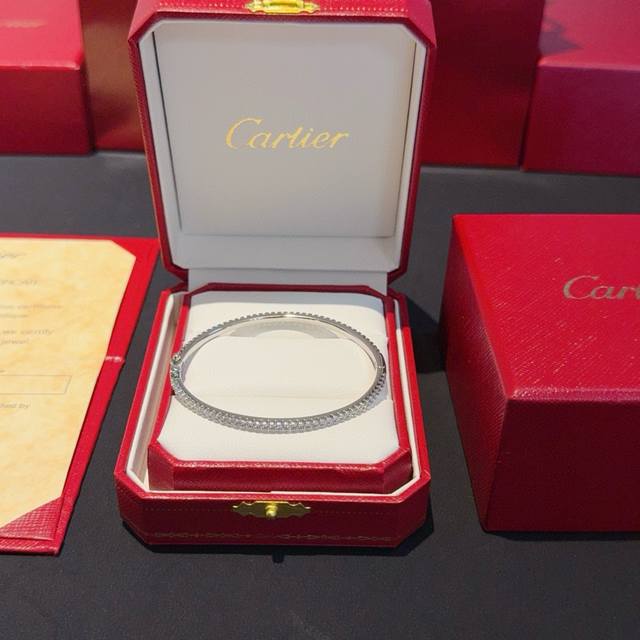 Cartier diamond-set bracelet, high-end custom version. Diamond setting craftsman