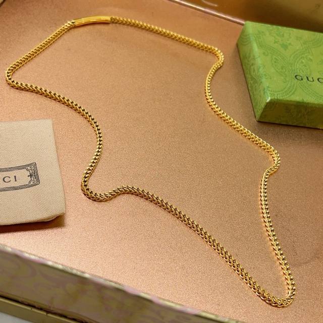 Gucci necklace, latest model, higher-end chain, celebrity style. High-end qualit