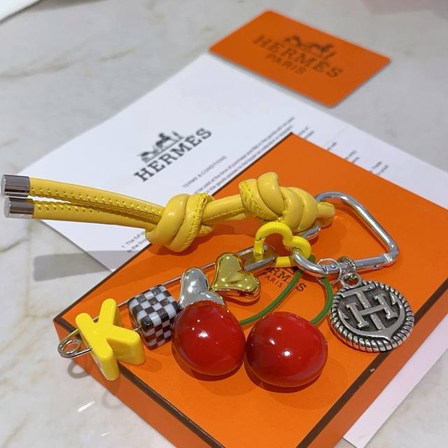 New Hermes keychain, thickened platinum version. High-end craftsmanship, the sam