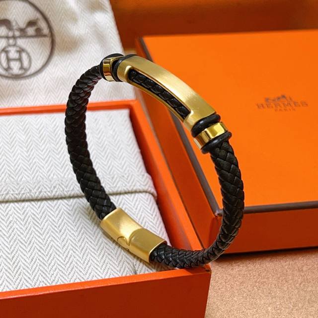 New Hermes bracelet, woven cord, thickened gold version. High-end craftsmanship,