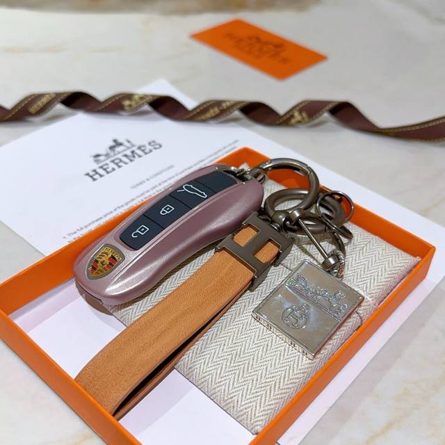 New Hermes keychain, thickened platinum version. High-end craftsmanship, the sam