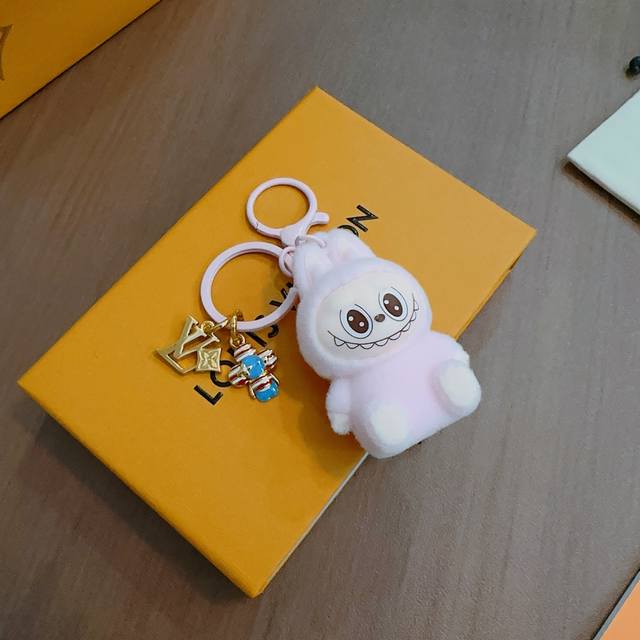 New Arrival: LV Collaboration Keychain, LV Bag Buckle, Latest Bag Charm, Higher