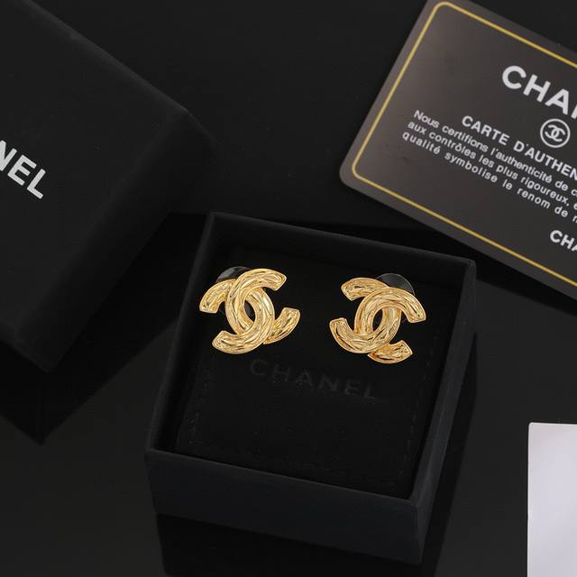Exactly the original Chanel quilted earrings! High-end custom-made original bras